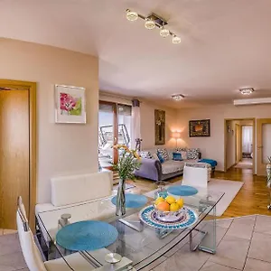 With Private 90 Sqm Rooftop, Free Parking And Air Condition