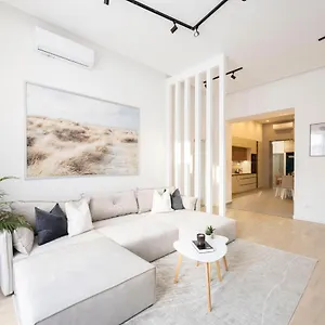 Luxurious & Spacious With Balcony * Budapest