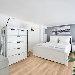 By Hi5- Cozy Budapest