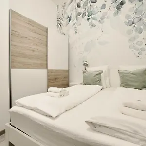 Standard By Hi5- Csengery Street