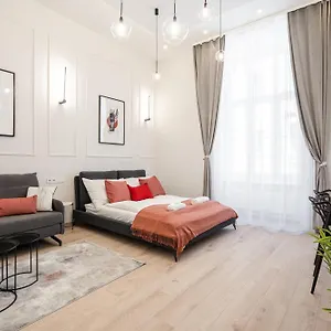 Apartment D20 - Gozsdu Garden - Location By Bqa Budapest