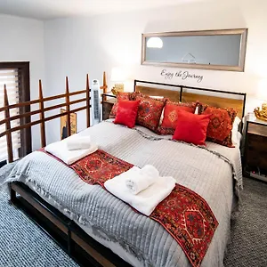 Morocco Lights In Downtown Apartment Budapest