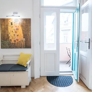 Newsunny At The Budacastle Apartment *