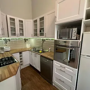 Fancy Cozy 2 Bdr Downtown Apartment *