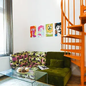 & Colorful With Air Conditioning Apartment *