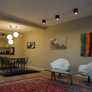 Apartment Stunning Balcony Parliament View *