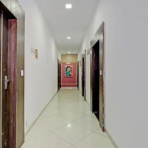 Hotel Oyo 11649 Mahima Gandhinagar
