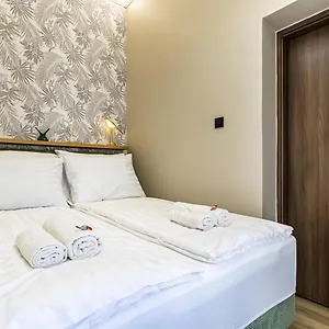 Apartment Oasis On The Broadway With Ac