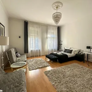 Apartment Elizabeth Boulevard