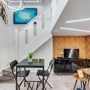 Modern Luxe Retreat Apartment
