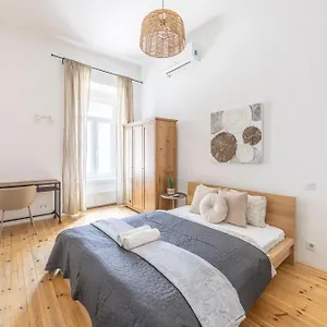 Deluxe 4bedrm In The Heart Of Budapest