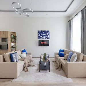 Apartment Central Oasis - Modern Charm, Timeless Comfort *