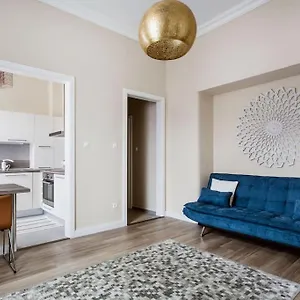Hilltop Garden Apartment