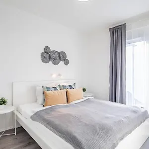 Fresh & Modern - With 2 Balconies Apartment Budapest