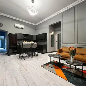 Ludovika 93 M2 Apartman *