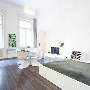 Extra - Large - Cozy Apartment *