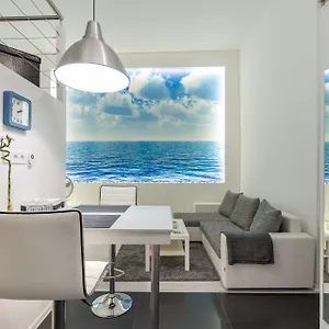 Modern - Close To Park Apartment