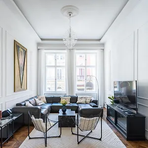 4br Artdeco Elegance With Sauna By Newave Budapest