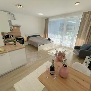 Brand New Danube W Balcony And Free Parking * Budapest