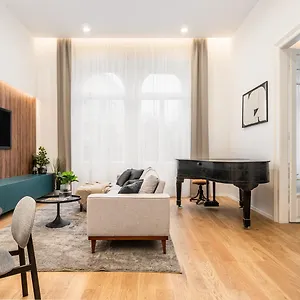 Modern Flat In With Pinkflamingo Apartment *