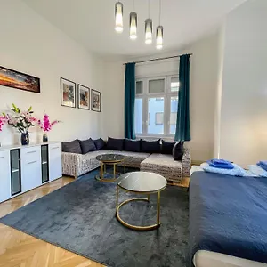 W25 Spacious 3br Free Parking Apartment Budapest