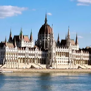 In The Heart Of Parliament 2 Min 47m2 And Garden * Budapest