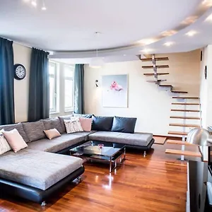 Apartment 4-room With Aircon And Balcony Free Parking