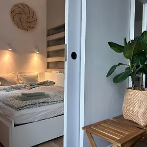 Stylish 2br In Excellent Location