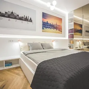 Apartment Stylish Comfy W Balcony In Downtown