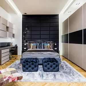 Spacious Designer With Premium Touches Apartment Budapest