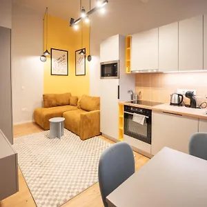 I Got 5 On It #1 - Brand New By Pink Flamingo Apartment Budapest