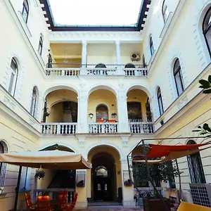 Apartment Akacfa - Spacious Centre Budapest
