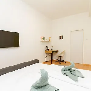 Supercentral Molnar 4 By Nw Apartment *