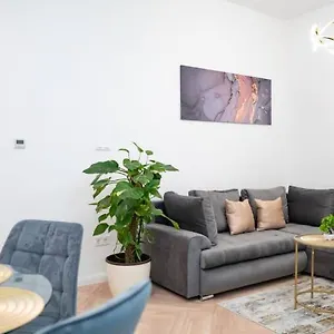 Apartment Gold'n Marble