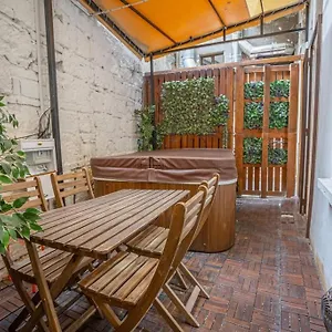 Hot Tube In The Heart Of Budapest, Kazinczy Street Apartment
