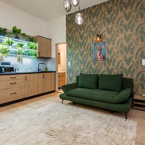 Instant Ruinbar Designer Center Apartment *