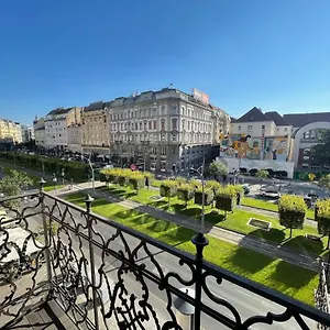 Apartment Charles' Haven In The Heart Of Budapest