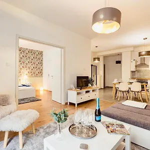 Victoria's Danube View Apartment