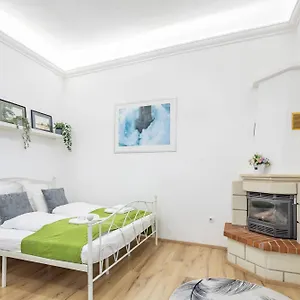 - Large And Comfy Apartment Budapest