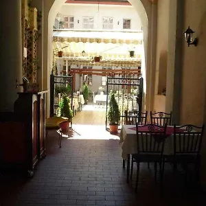 Fehar Pava Restaurant And