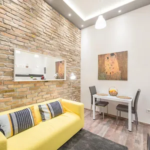 Oasis - Almassy Park Apartment *