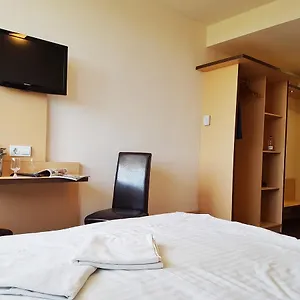 Pest ホテル 3*