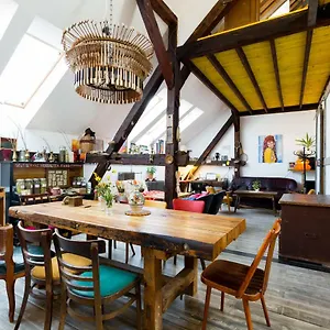 Hostal Nest *