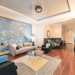 Apartment Oasis - Liberty Bridge