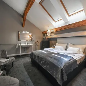 Blue Velvet Hotel 3*