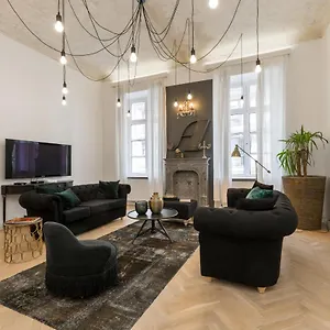 Bohemian Dream In The Absolute Center W 2br/2bt *