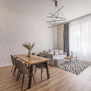 Exclusive Stylish By Prestige Homes Next To The Oktogon