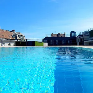 King Deluxe With Rooftop Pool Apartment