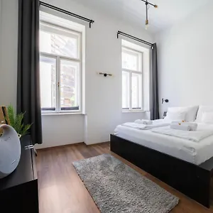 Apartment Da Vinci Loft By Corvin - Near M3 Metro Budapest